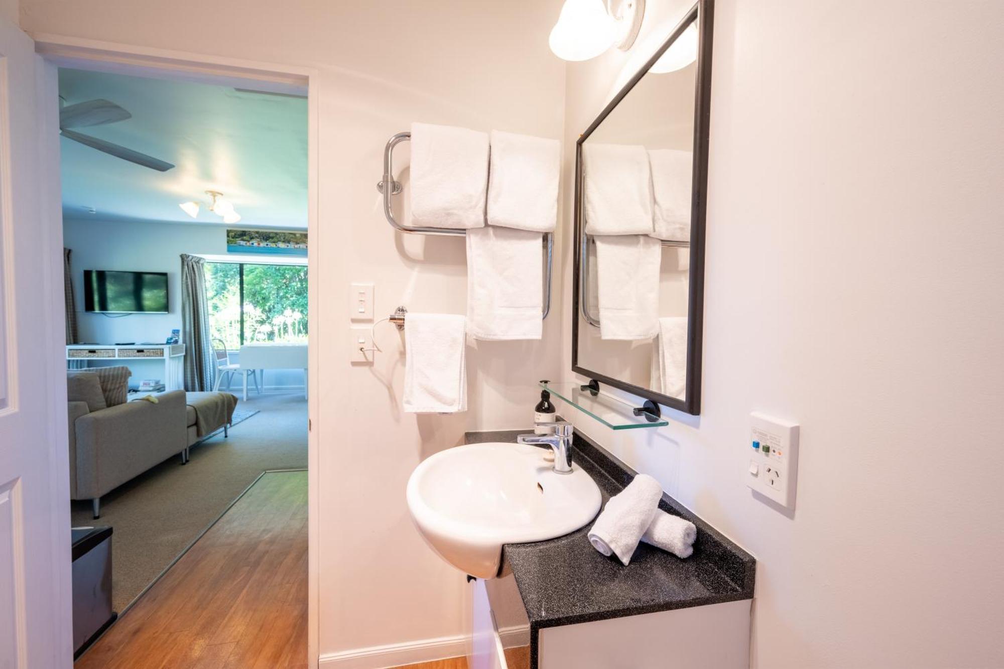 Woodside - Akaroa Holiday Cottage Εξωτερικό φωτογραφία